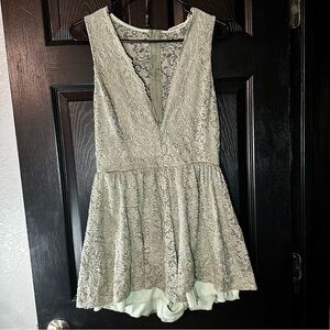 Charlotte Russe Women’s Size Large V-Neck Green Lace Romper